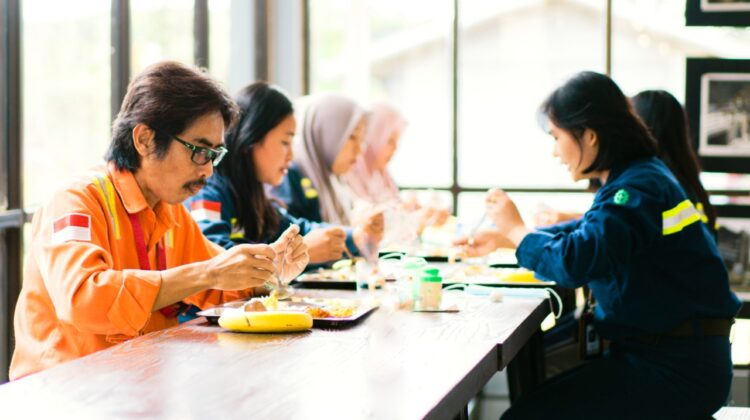 Melihat Produk Organik Binaan PPM PT Vale di Sajian Menu Sehat Kantin Siloku