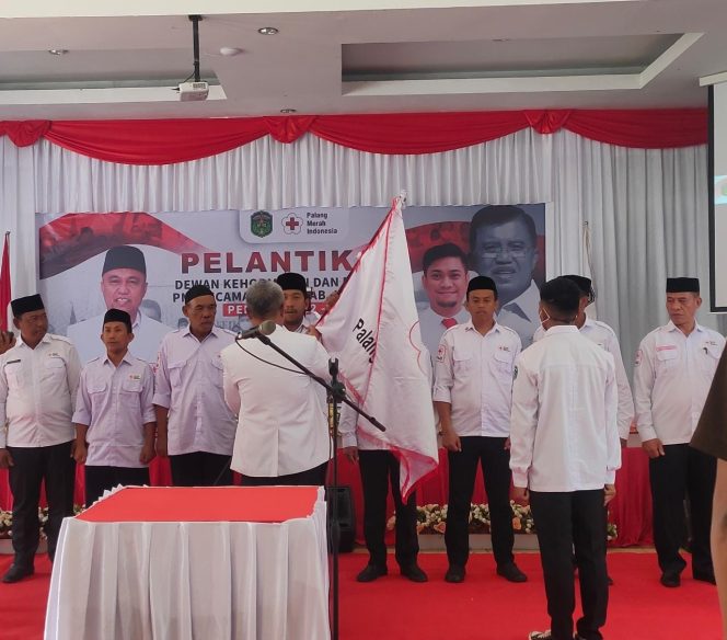 
					Budiman Lantik Dewan Kehormatan dan Pengurus PMI Kecamatan Se-Luwu Timur