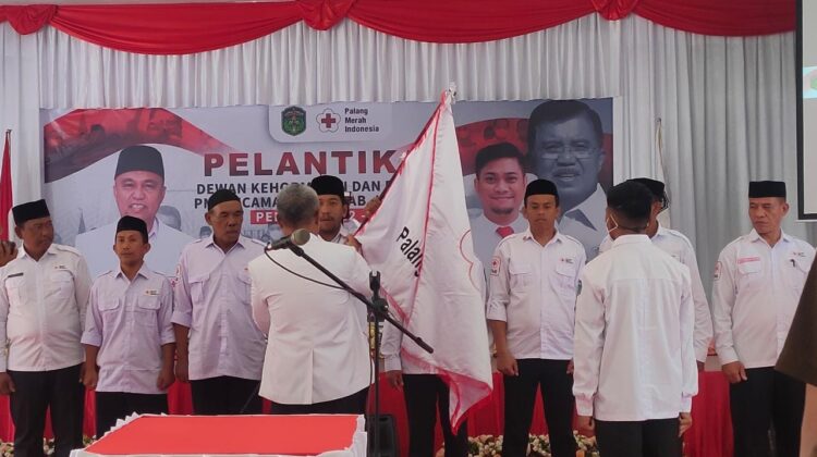 Budiman Lantik Dewan Kehormatan dan Pengurus PMI Kecamatan Se-Luwu Timur