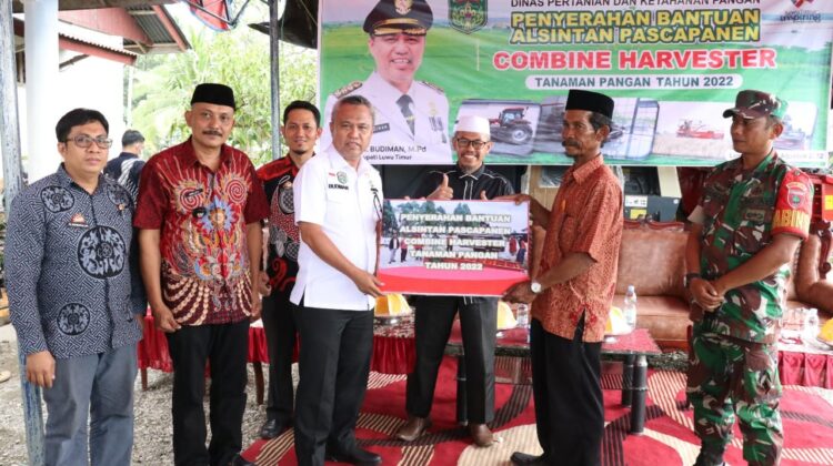 Dorong Kemajuan Sektor Pertanian, Budiman Serahkan Alsintan Kepada Poktan