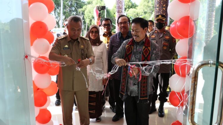 Bupati Budiman Bersama Kepala Perpusnas RI Resmikan Gedung Layanan Perpustakaan Luwu Timur