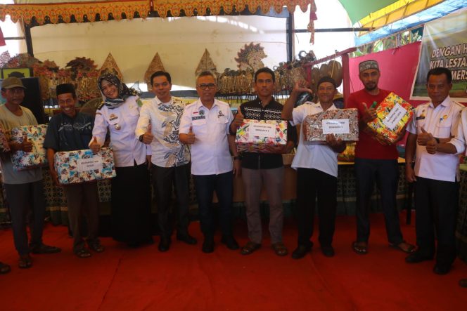
					Bupati Budiman Puji Prestasi Desa Bangun Jaya Harumkan Lutim Di Pentas Nasional