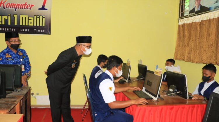 Pantau ANBK, H. Budiman Bernostalgia di SMPN 1 Malili