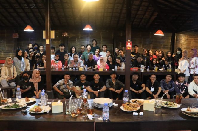 
					Temui Mahasiswa Lutim di Yogyakarta, Bupati Ajak Mahasiswa Segera Selesaikan Studi