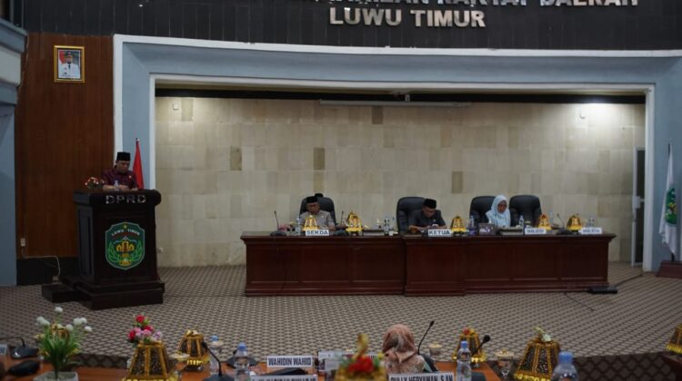 Sekda Lutim Hadiri Paripurna Dengan Agenda Pendapat Akhir Fraksi DPRD