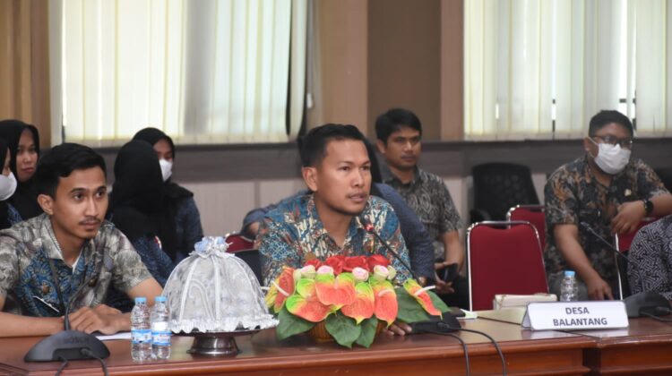 Kades Balantang Presentasi Inovasi KIP di Hadapan Komisi Informasi Sulsel