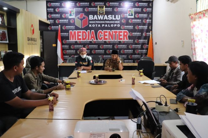
					Alumni SKPP Menyambangi Bawaslu Kota Palopo