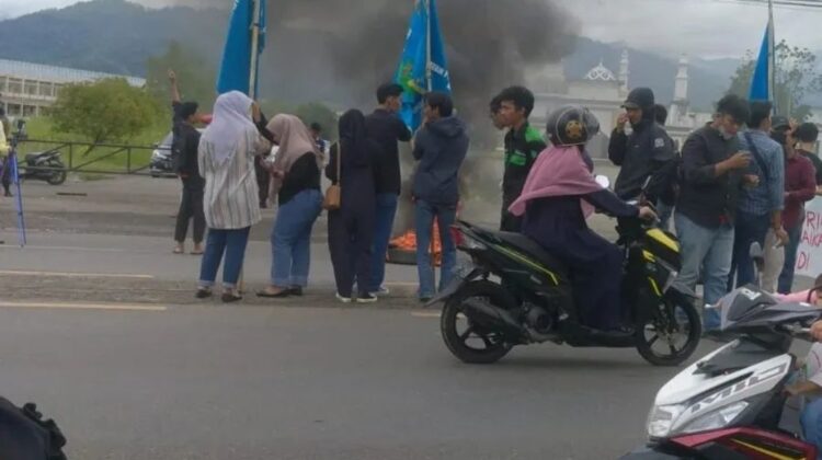 Demo Mahasiswa Palopo Mengenai Kenaikan Harga BBM