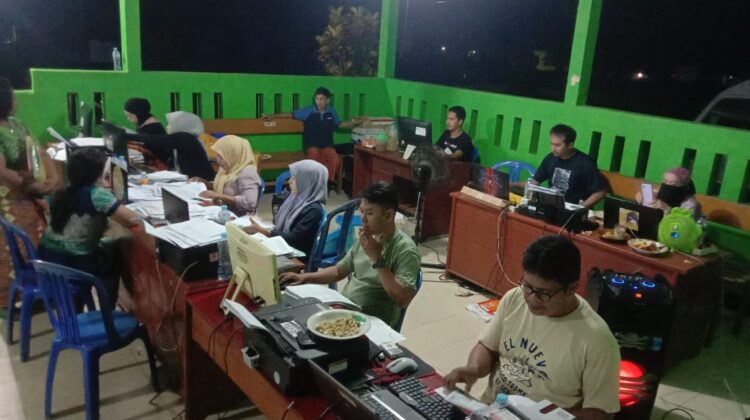 Disdukcapil Lutim Gelar Pelayanan Langsung Adminduk Sistem Jemput Bola di Desa Taripa