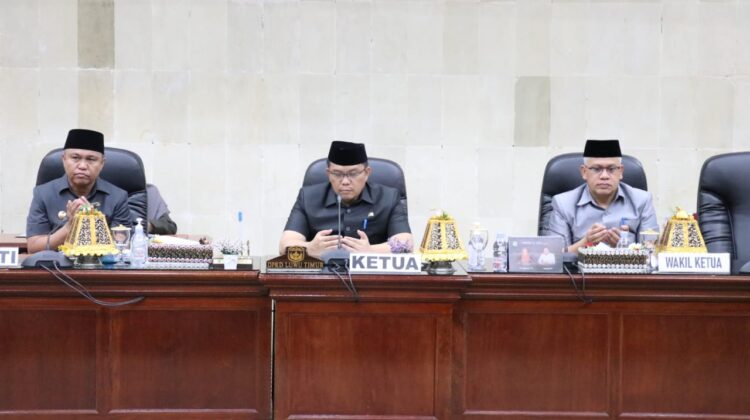 Budiman Dengarkan Pandangan Umum Fraksi DPRD Lutim Terhadap Dua Ranperda 2022