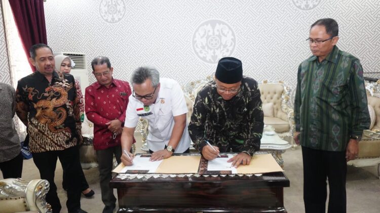 Bupati Budiman Tandatangani MoU Dengan Rektor Universitas Terbuka