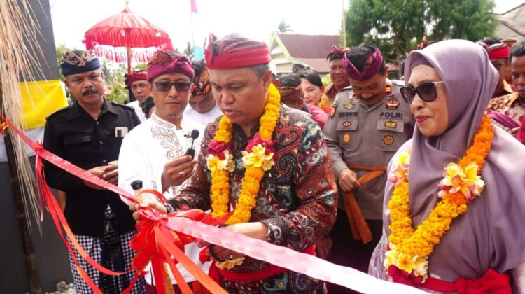 Bupati Budiman Resmikan Candi Bentar di Pura Jagat Natha Kertoraharjo