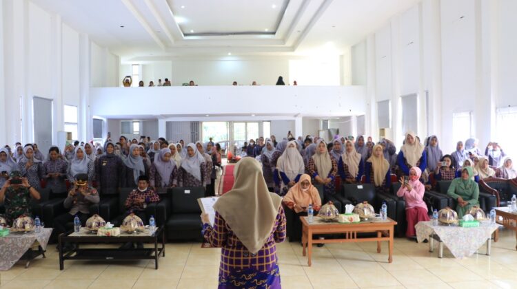 Sufriaty Kukuhkan Bunda Paud Kecamatan dan Desa se-Kabupaten Lutim