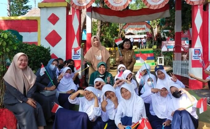 Siswa SMPN 2 Malili Antusias Sambut Kirab Pelajar SMA/SMK Lutim