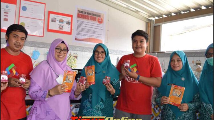 Buka lomba UP2K di Wotu, Ketua TP PKK Lutim Apresiasi Inovasi "Redmose Food" Desa Arolipu