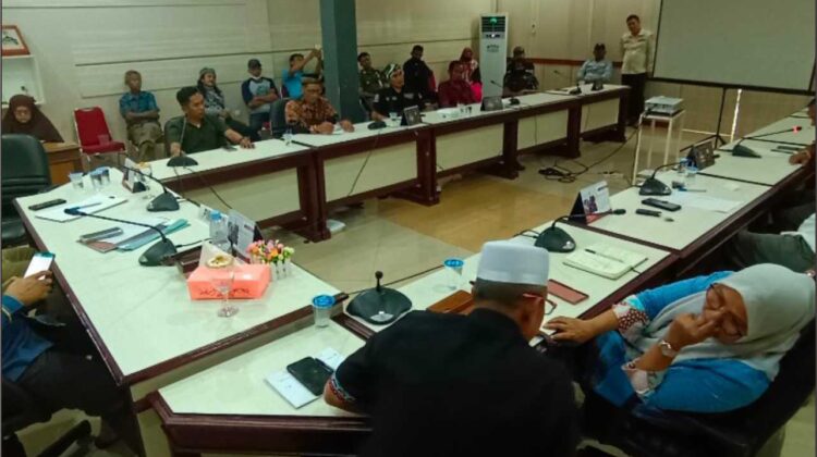 Ketua DPRD Lutim Dihadapan Pendemo : Panli Sudah Bekerja Sesuai Aturan