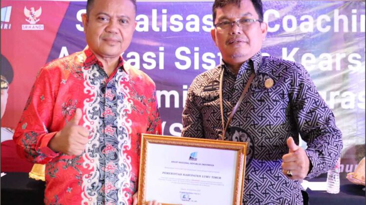 Dukung Penerapan Aplikasi SRIKANDI, Kadis DPK Lutim Dapat Penghargaan