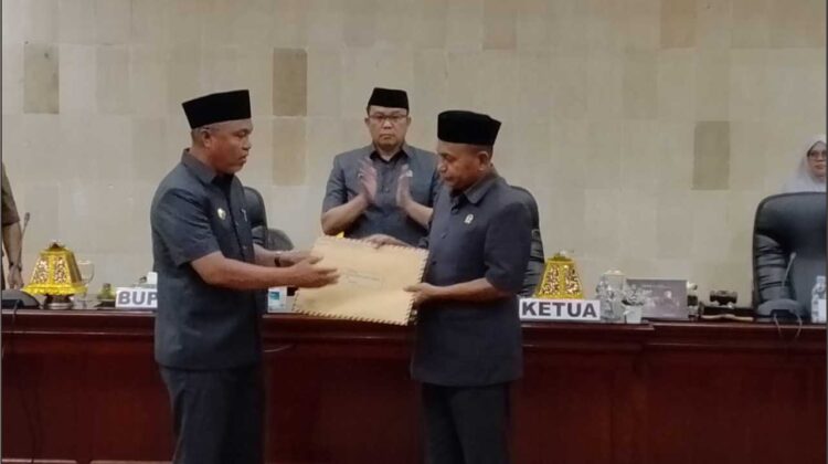 Bupati Serahkan Propemperda ke DPRD Luwu Timur