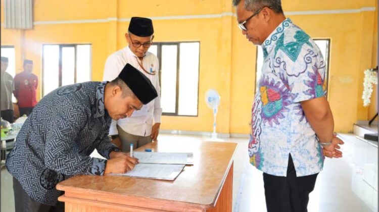 Sertijab Camat Burau, Bupati Lutim Pesan Ini