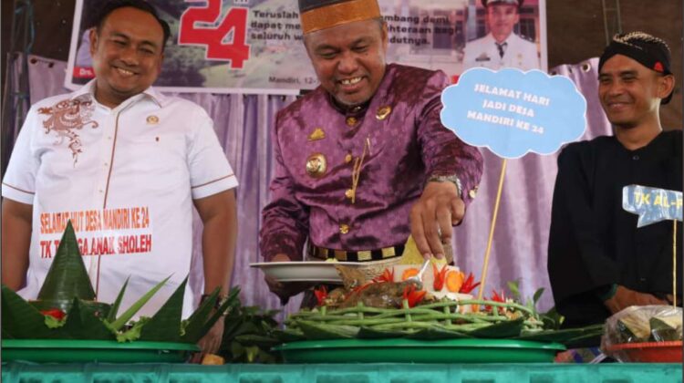 Di HUT Desa Mandiri, Bupati Lutim Pesan Agar BKK Digunakan Untuk Kepentingan Masyarakat