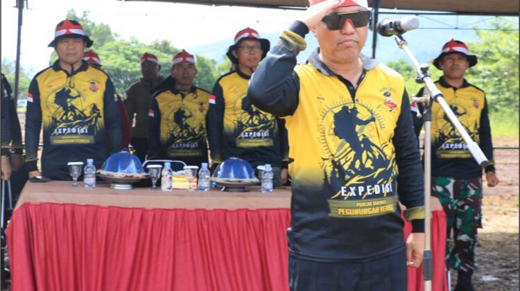 Bupati Lepas Tim Ekspedisi Puncak Tandole