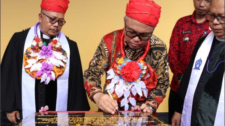 11 Tahun Dibangun, Bupati Lutim Resmikan Pembangunan Gereja di Mangkutana
