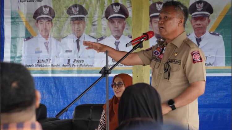 Bupati Serahkan Bantuan Hand Tractors ke Warga Mahalona Raya