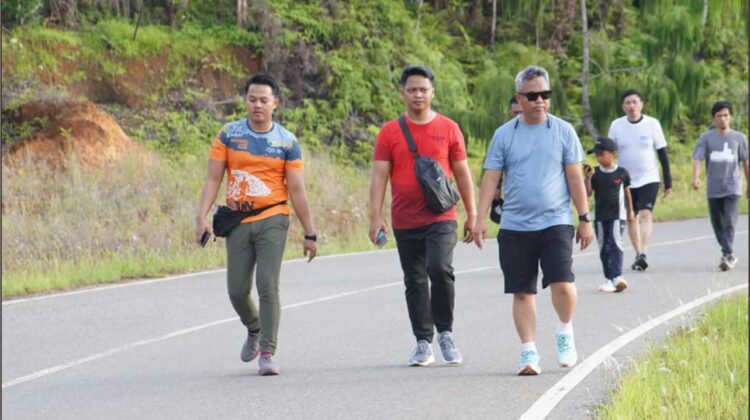 Manfaatkan Jogging, Bupati Lutim Tinjau Pembangunan RTH BBG