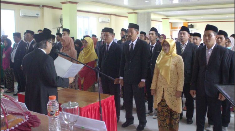 KPU Lutim Lantik 53 Anggota PPK, Minus 2 Orang