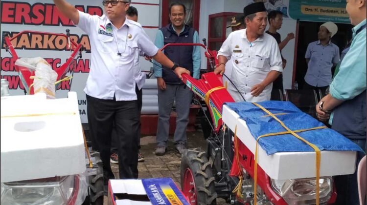 Warga Desa Wewangriu Terima Bantuan Alsintan, Bupati : Terima Kasih Vale
