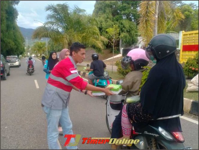 
					Bulan Penuh Berkah, PT. CLM Bagikan Takjil Berbuka Pada Pengguna Jalan