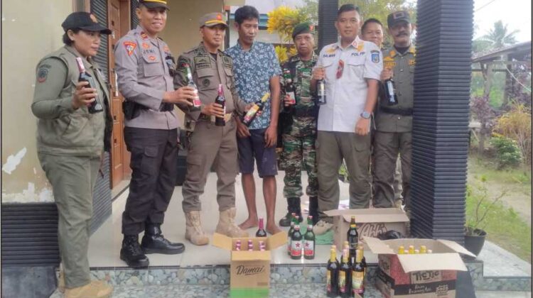 Satpol PP Amankan Puluhan Botol Miras di Tiga Kecamatan