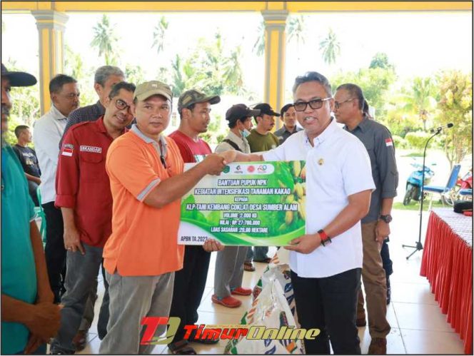 
					Budiman Serahkan Bantuan 10 Ton Pupuk NPK Kepada Lima Kelompok Tani di Tiga Kecamatan