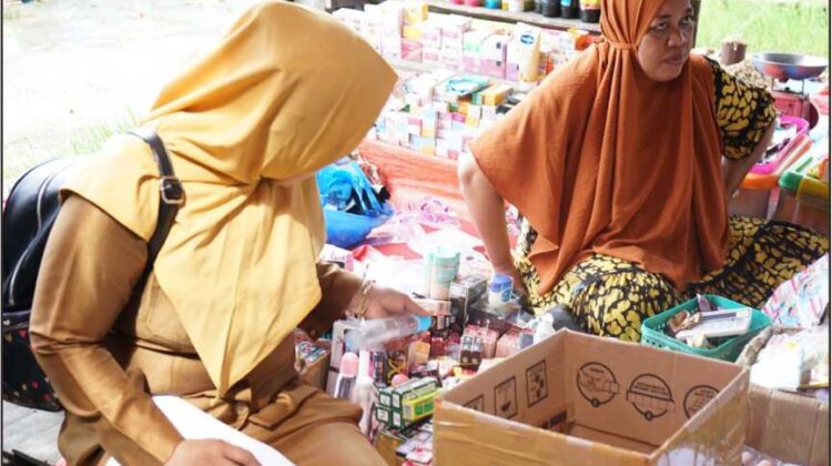 Di Pasar Angkona, Petugas Temukan Obat, Kosmetik dan Makanan Kadaluarsa