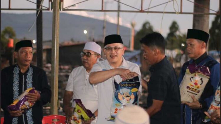 Usman Sadik Reses di Depan Pasar Mahalona Raya Yang Habis Terbakar