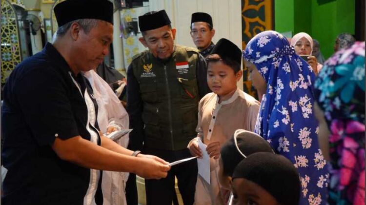 Safari Ramadhan di Sorowako, Bupati Lutim Salurkan Bantuan Anak Yatim
