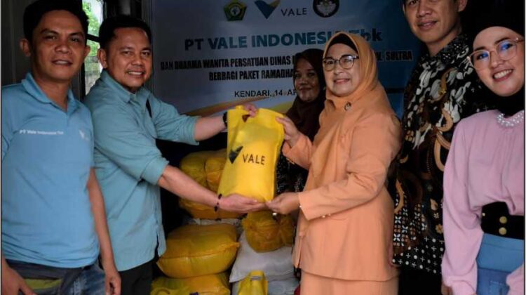 Vale Bagikan 2.200 Sembako di Safari Ramadhan Kendari
