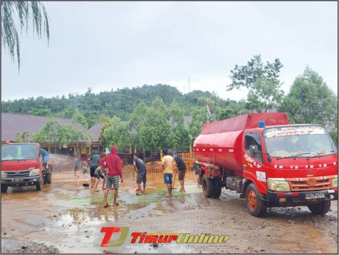 
					Banjir Landa Desa Harapan, PT. CLM Langsung Turunkan Bantuan