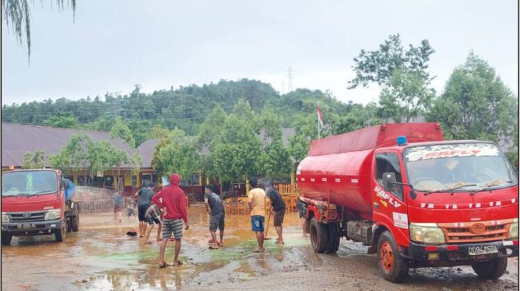 Banjir Landa Desa Harapan, PT. CLM Langsung Turunkan Bantuan