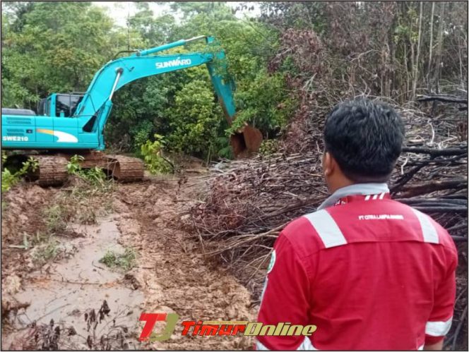
					CLM Turunkan Excavator Bersihkan Sungai Laoli