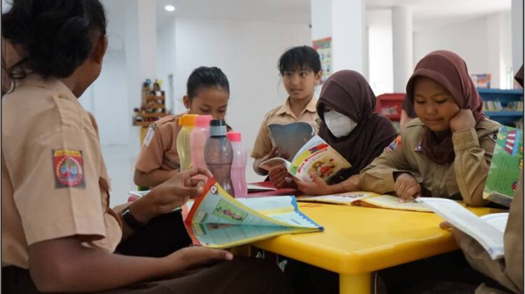Ciptakan Generasi Anak Cerdas, DPK Lutim Lakukan Layanan Antar Jemput dan Dongeng