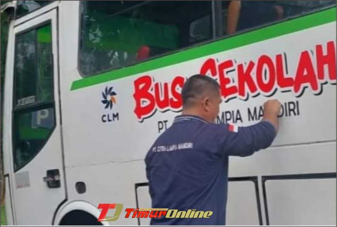 
					Warga Balantang Terima Bantuan Bus Sekolah Dari PT. CLM