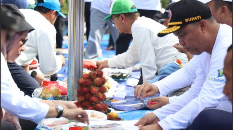 FOTO : Mandre Saperra Ratusan ASN di Halaman Kantor Bupati Lutim