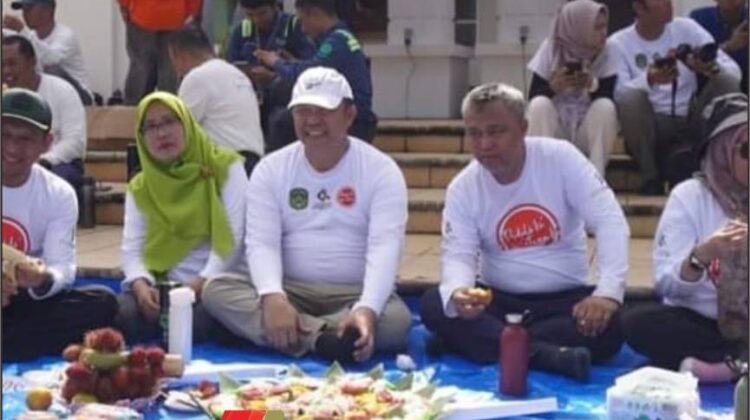 Moment Ketua DPRD dan Bupati Lutim Duduk Bersama Mandre Saperra