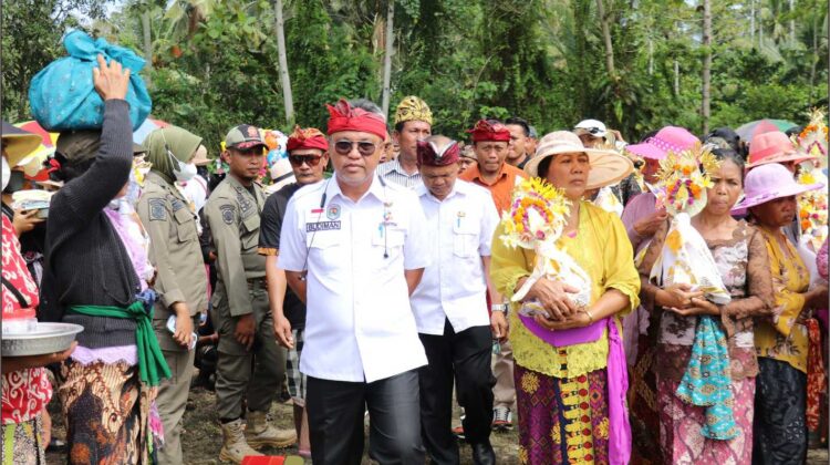 Ngaben Massal di Tomoni Timur, Bupati Lutim Pesan Jaga Harmonisasi