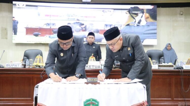 Bupati dan DPRD Lutim Tandatangani Persetujuan Bersama atas Dua Ranperda