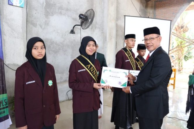 
					Plt. Kadisdikbud Lutim Hadiri Pisah Tamat Santri dan Wisuda Tahfidzul Qur’an Ponpes Ittihad Al Ummah Ussu