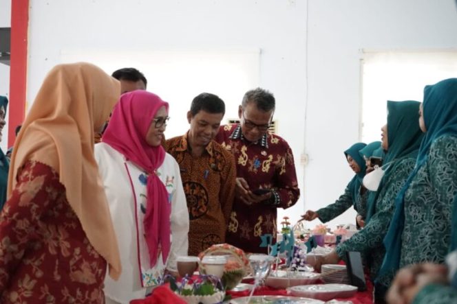 
					Staf Ahli Pembangunan Lutim Buka Festival Pangan Lokal B2SA Tahun 2023