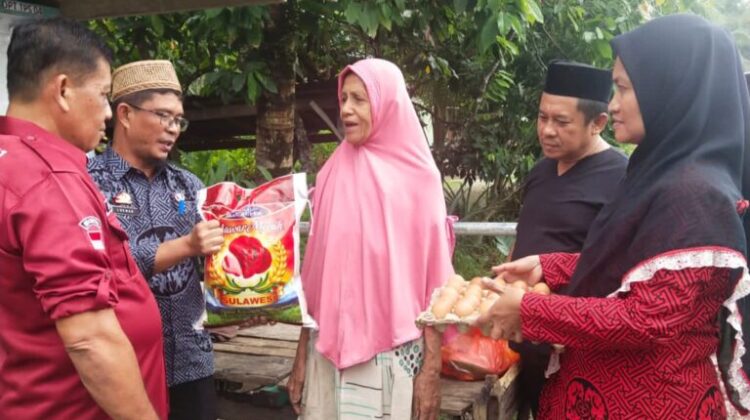 Program Sedekah Jumat Dinas PMD Lutim Sentuh Warga Kurang Mampu di Desa Lanosi
