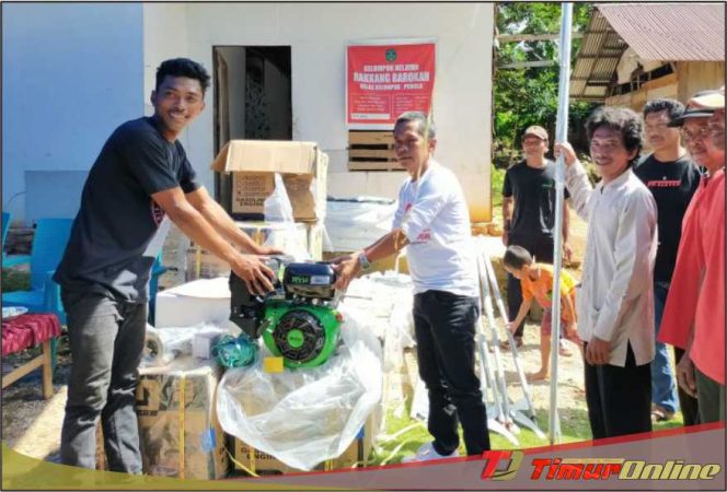 
					Najamuddin Serahkan Bantuan Mesin dan Perahu Nelayan di Desa Atue